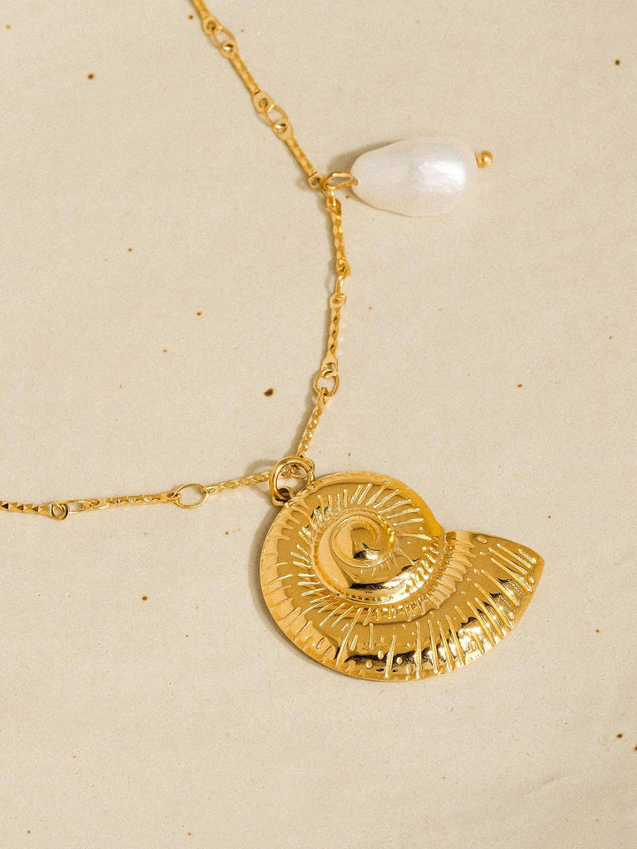 Viola Shell Pearl Necklace