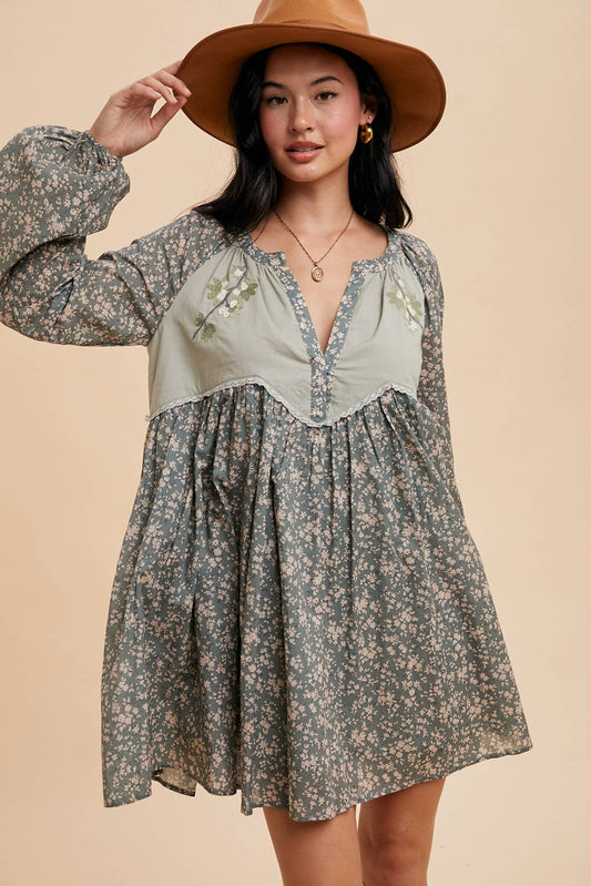 Elowyn EMBROIDERED BABYDOLL DRESS