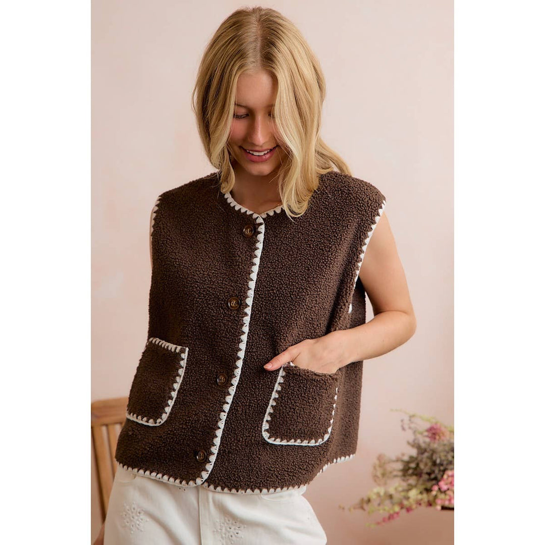 SHERPA CONTRAST STITCH TRIMMING BUTTON CLOSURE VEST: BROWN / S - Baycreek & Co
