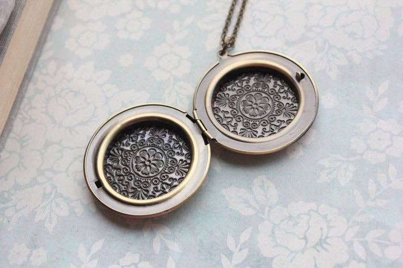 Queen Annes Lace Locket