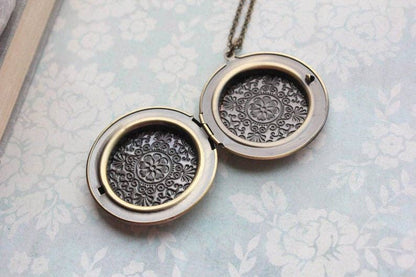 Queen Annes Lace Locket