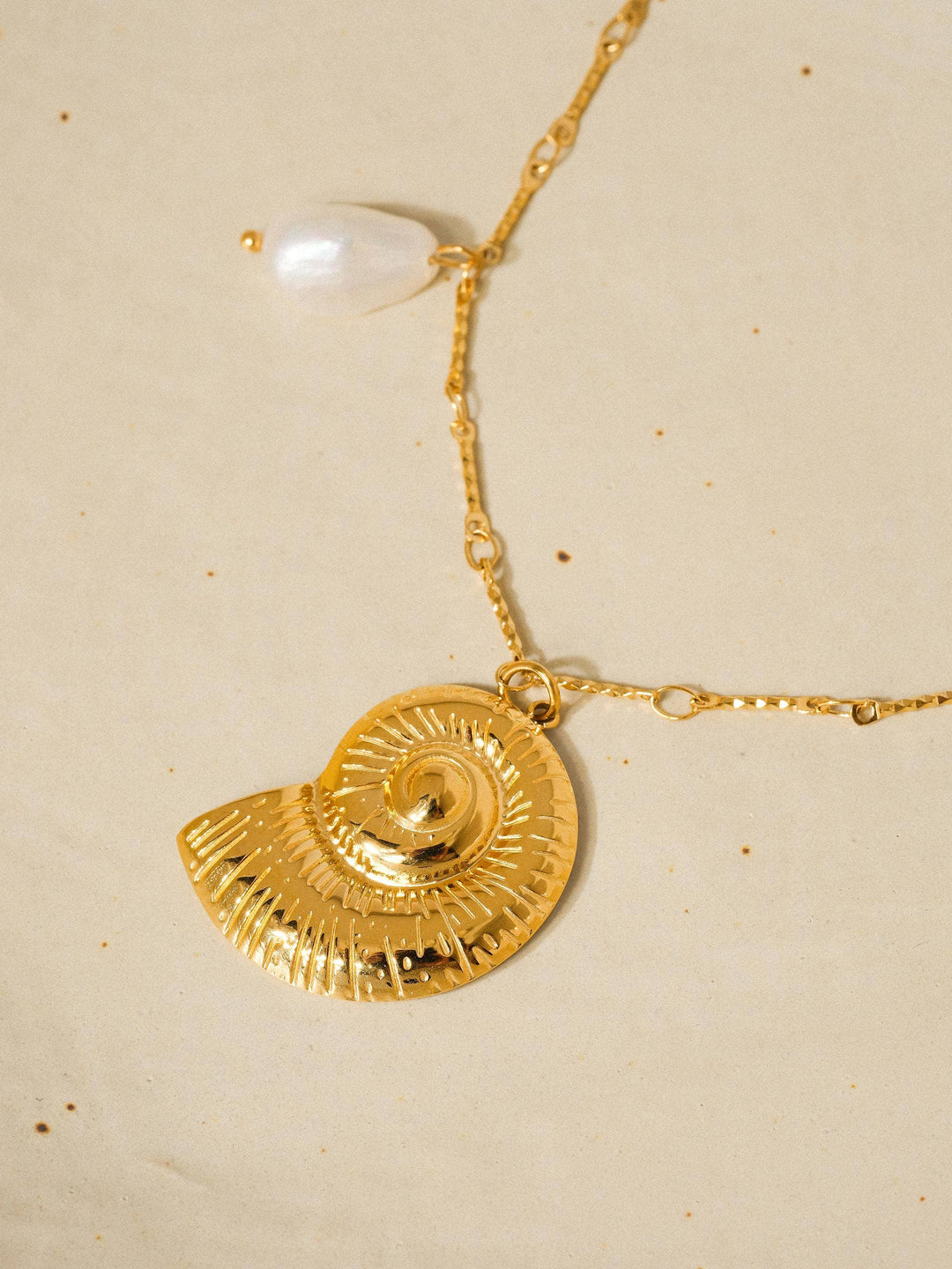 Viola Shell Pearl Necklace